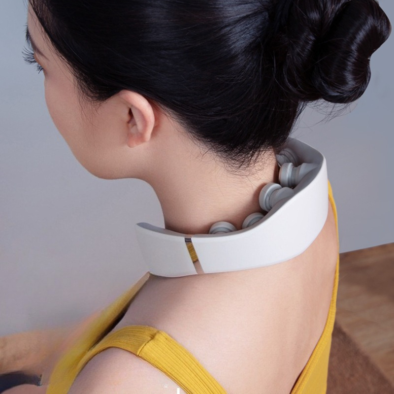 Smart Home Simulation - Nekmassage-apparaat met lage frequentie pulsatie, slimme